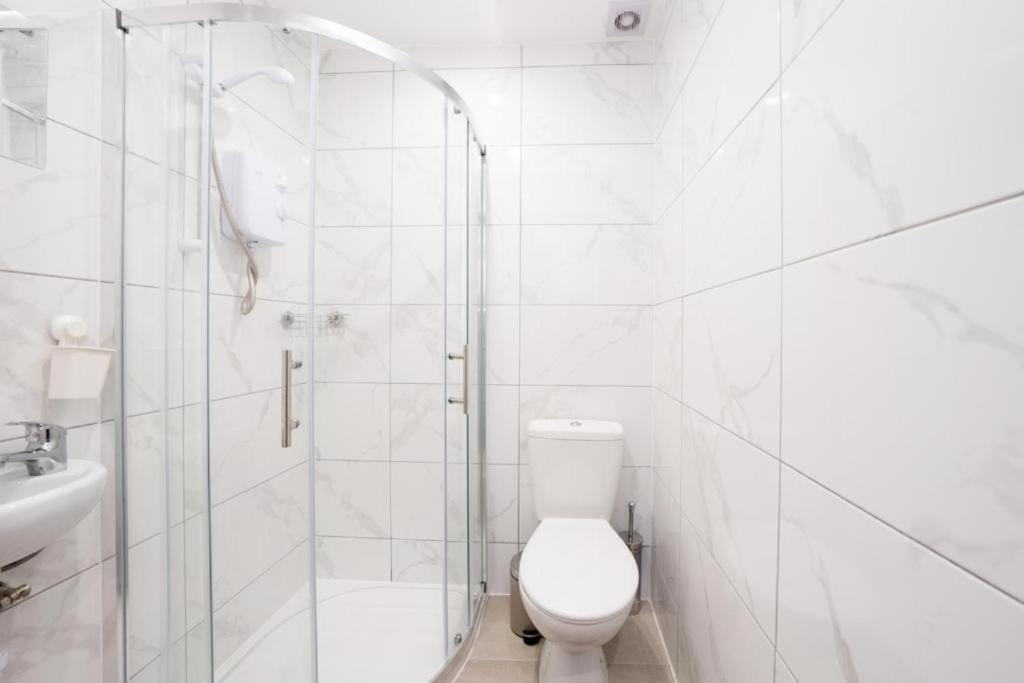 Feltham Heathrow Guest House - Oakway المظهر الخارجي الصورة