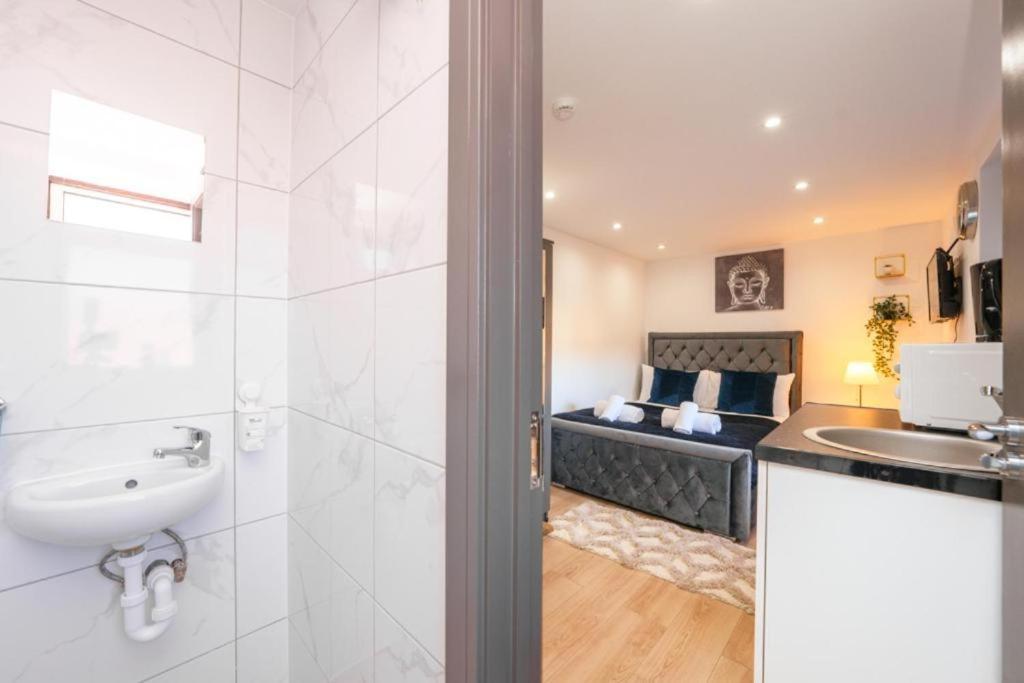 Feltham Heathrow Guest House - Oakway المظهر الخارجي الصورة