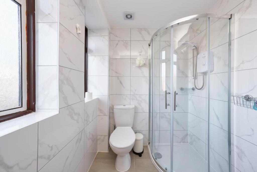 Feltham Heathrow Guest House - Oakway المظهر الخارجي الصورة