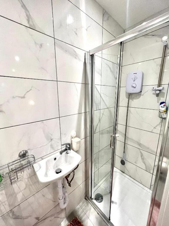 Feltham Heathrow Guest House - Oakway المظهر الخارجي الصورة